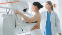 La mammographie consiste en une radiographie du sein. © Gorodenkoff, Fotolia