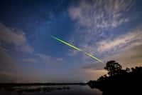 Un météore vert de la pluie de météores Êta-Aquarides vers 5 heures du matin&nbsp;près de Punta Gorda, en Floride. © Diana Robinson, Flickr
