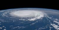 La NOAA estime que le nombre de phénomènes cycloniques cette année pourrait être le double de la normale. En photo : l'ouragan Sam en 2021 photographié de la Station spatiale. © Nasa