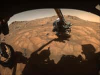 Photo du bras robotisé de Perseverance&nbsp;qui devra forer le sol de Mars. ©Nasa,&nbsp;JPL-Caltech