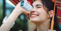 Le PowerShot est un mini téléobjectif permettant de servir à la fois de longue vue, de caméra, ou d’appareil photo. © Canon