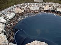Pour remplir son bassin, peut-on utiliser l'eau de pluie ? © amateurs-de-bassins.com
