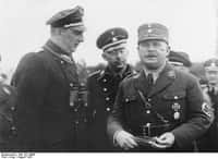 Ernst Röhm (à droite, en compagnie de Kurt Daluege à gauche et Heinrich Himmler) a été l’une des victimes de la nuit des Longs Couteaux. Il avait pour ambition de refondre l’armée allemande autour de la SA, qu’il dirigeait. © Bundesarchiv, Bild 102-14393, Wikimedia Commons, cc by sa 3.0