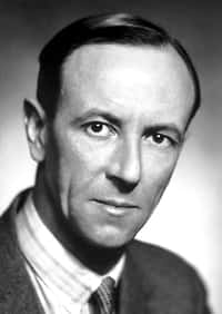 James Chadwick (1891-1974) est un physicien britannique principalement connu pour la découverte du neutron, en 1932, pour laquelle il reçut le prix Nobel de physique de 1935. Cette découverte a mené directement à la fission nucléaire et à la bombe atomique. © Wikipédia-domaine public
