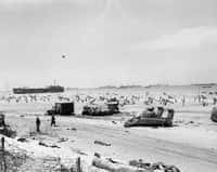 Débarquement des Alliés sur une plage de Normandie. Le débarquement des Alliés en Normandie avait pour nom de code « opération Neptune ». © US Navy, Wikimedia Commons, DP