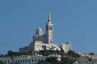 La basilique Notre-Dame-de-la-Garde, ici dans un ciel limpide, est l’un des symboles de Marseille. © Benh LIEU SONG, Wikimedia Commons, cc by sa 3.0