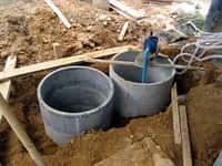 La ventilation de fosse septique est nécessaire pour évacuer les gaz. © Khaosaming, Wikimedia Commons, CC BY-SA 3.0