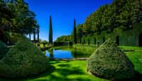 Les jardins d'Eyrignac dans le Périgord : un splendide jardin à la française avec topiaires et haies joliment taillées. © Illule, wikimedia commons, CC3.0
