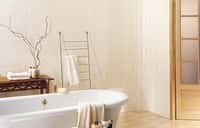 Le lambris, idéal pour les salles de bain, se pose également dans les chambres, les bureaux... © deco.fr