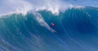 C’est à Nazaré (Portugal) que l’on trouve les plus grosses vagues surfables du monde. © moedas1, Fotolia