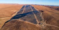 Les plus grandes centrales solaires au monde sont installées dans des déserts. Ici, un exemple dans le désert d’Atacama, au Chili. © abriendomundo, Adobe Stock