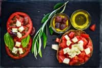 Fruits, légumes, huile d’olive, fromage : des ingrédients d’une alimentation méditerranéenne. © Dana Tentis, Pixabay, CC0