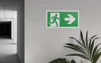Pour la sécurité du personnel d'une entreprise, une signalisation est obligatoire au sein des locaux. © Rioji, Adobe Stock