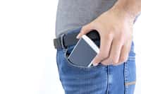Le téléphone dans la poche du pantalon, une bien mauvaise idée. © poko42, Fotolia