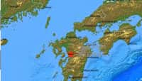 La série de séismes s'est produite au sud de l'archipel nippon, sur l’île de Kyūshū. Les magnitudes, qui déterminent la puissance de l'évènement, varient selon les sources. © CSEM/EMSC