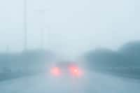 Le « super brouillard » est un phénomène extrêmement dangereux sur les routes qui a déjà été responsable de catastrophes. © Azahara MarcosDeLeon, Adobe Stock