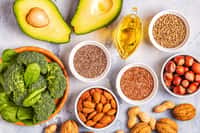Les superaliments sont des aliments bruts avec des qualités nutritionnelles intéressantes comme la présence de vitamines ou d'oméga-3. © tbralnina, Adobe Stock