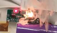 Le laboratoire du Chinois Tencent est parvenu à faire brûler un appareil électronique en hackant le chargeur rapide qui l’alimentait. © Tencent