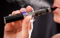 La vapeur des cigarettes électroniques aromatisées à la cerise contiennent les taux les plus élevés de benzaldéhyde. © scyther5, Shutterstock