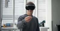 Mark Zuckerberg avec son casque de réalité mixte Meta Quest 3. © Meta