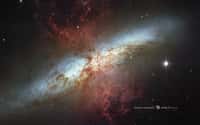 La galaxie M82 est cinq fois plus lumineuse que la Voie lactée car elle est le lieu d’une flambée de formation de nouvelles étoiles, très probablement parce qu’elle est passée au voisinage de la galaxie M81, il y a quelques centaines de millions d’années.  Cette image prise par Hubble combine des photographies dans le visible et l’infrarouge avec six filtres dans des bandes déterminées, ce qui permet de voir des volutes de gaz et de poussières (en rouge) qui s’écartent de M82. © Nasa, Esa, The Hubble Heritage Team (STScI/AURA)
