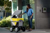 À distance, on déverrouille le robot Uber Eats pour récupérer ses courses ou ses plats. © Serve Robotics