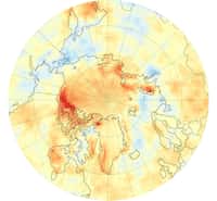 Données acquises entre 2000 et 2014 par plusieurs satellites de la Nasa. Sur cette carte de l’Arctique, on peut visualiser les variations de l’absorption du rayonnement solaire. Les valeurs les plus élevées (jusqu’à 50 watts par m2) sont en rouge. Ces tendances corroborent les observations de la diminution de la banquise dues à un réchauffement important de l’air dans cette région. © Nasa