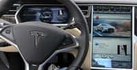 Tableau de bord d'un modèle de Tesla. © Tesla