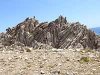 Impressionnant plissement situé dans le sud de la Crète et lié à la collision entre les plaques africaine et européenne. © Wolfgang Fraedrich, imaggeo.egu.eu