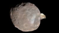 Curiosity regarde Phobos passer devant Déimos