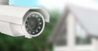 Les caméras de surveillance coûtent désormais quelques dizaines d'euros et peuvent être visionnées via une simple application pour mobile. Mais, attention, on ne peut pas faire n'importe quoi avec. © AldacaStudio, Fotolia