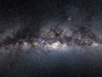 Une vue du bulbe galactique au centre de la Voie lactée. Il abrite de très vieilles étoiles, âgées de plus de dix milliards d'années. Cette photographie a été prise de l'Observatoire du Paranal, dans le désert d'Atacama, au Chili. © John Colosimo, Eso