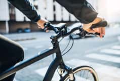 Le vélo électrique urbain NCM C5 est la bonne affaire de la rentrée sur Cdiscount
