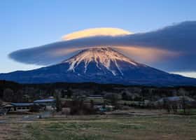 Le célèbre nuage lenticulaire du Mont Fuji au Japon. @ MakotoHashimuki