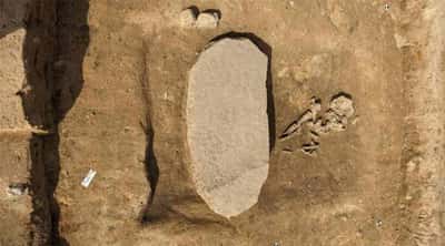 C’est dans une tombe solitaire dans le village d’Oppin que les archéologues ont excavé un squelette recouvert d’une lourde pierre, l’empêchant de revenir d’entre les morts. © LDA Saxony-Anhalt, Anja Lochner-Rechta