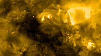 Détails de la surface du Soleil observé par la sonde Solar Orbiter de l'Agence spatiale européenne. © Solar Orbiter, EUI Team, ESA &amp; Nasa