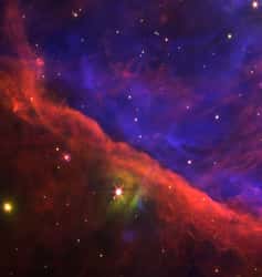 Près du cœur de la nébuleuse d’Orion, le télescope spatial James-Webb dévoile les détails d’une structure connue des astronomes sous le nom de barre d’Orion. © Nasa, ESA, CSA, E. Dartois, E. Habart, équipe PDRs4All ERS
