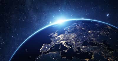 Une fois de plus, les scientifiques alertent. La pollution lumineuse menace très sérieusement aujourd’hui de faire disparaître les étoiles de notre ciel. © rangizzz, Adobe Stock