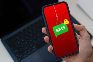 Après le phishing, voici le smishing, une nouvelle arnaque par SMS. © Sadi Maria, iStock 