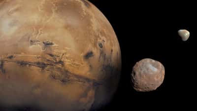Montage photo présentant Mars et ses deux minuscules lunes, Phobos et Déimos. © Nasa, JPL-Caltech, University of Arizona