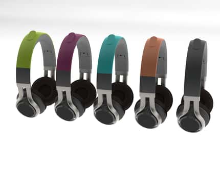 Le casque Intelligent Headset ambitionne de faire de la réalité augmentée audio, grâce à une batterie de capteurs et un GPS (la protubérance que l’on aperçoit sur le serre-tête) qui suivent les déplacements de la personne et les mouvements de la tête, afin d’adapter les commentaires et les effets sonores. © GN Store, Intelligent Headset Le casque Intelligent Headset ambitionne de faire de la réalité augmentée audio, grâce à une batterie de capteurs et un GPS (la protubérance que l’on aperçoit sur le serre-tête) qui suivent les déplacements de la personne et les mouvements de la tête, afin d’adapter les commentaires et les effets sonores. © GN Store, Intelligent Headset