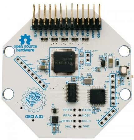 Le kit d’interface cerveau-machine OpenBCI est conçu à partir d’un microcontroleur Arduino et d’un processeur Texas Instrument. Après trois ans de développement, il est désormais commercialisé. © OpenBCI Le kit d’interface cerveau-machine OpenBCI est conçu à partir d’un microcontroleur Arduino et d’un processeur Texas Instrument. Après trois ans de développement, il est désormais commercialisé. © OpenBCI