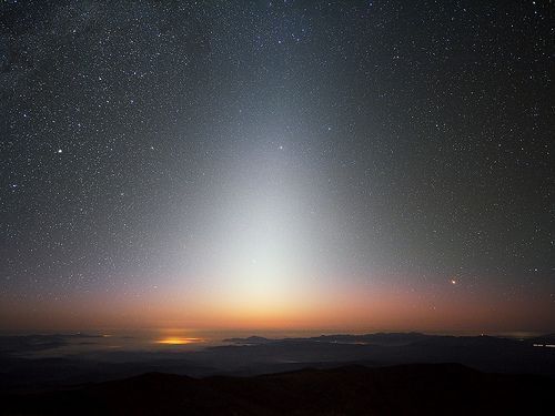 L'étrange lumière zodiacale. © Futura-Sciences