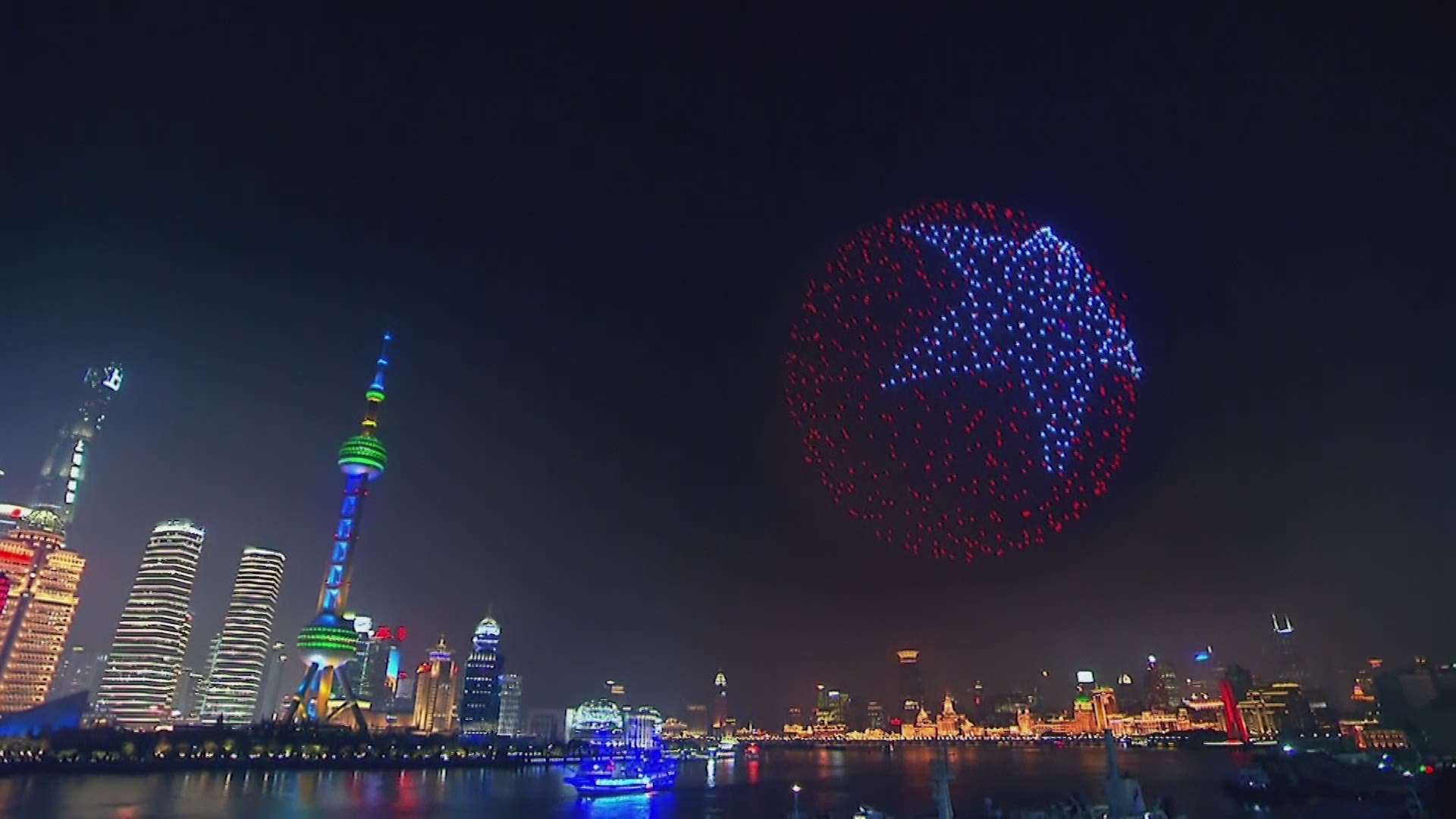 Des drones dans le ciel de Shangai remplacent les feux d'artifice. © China Global Television Network