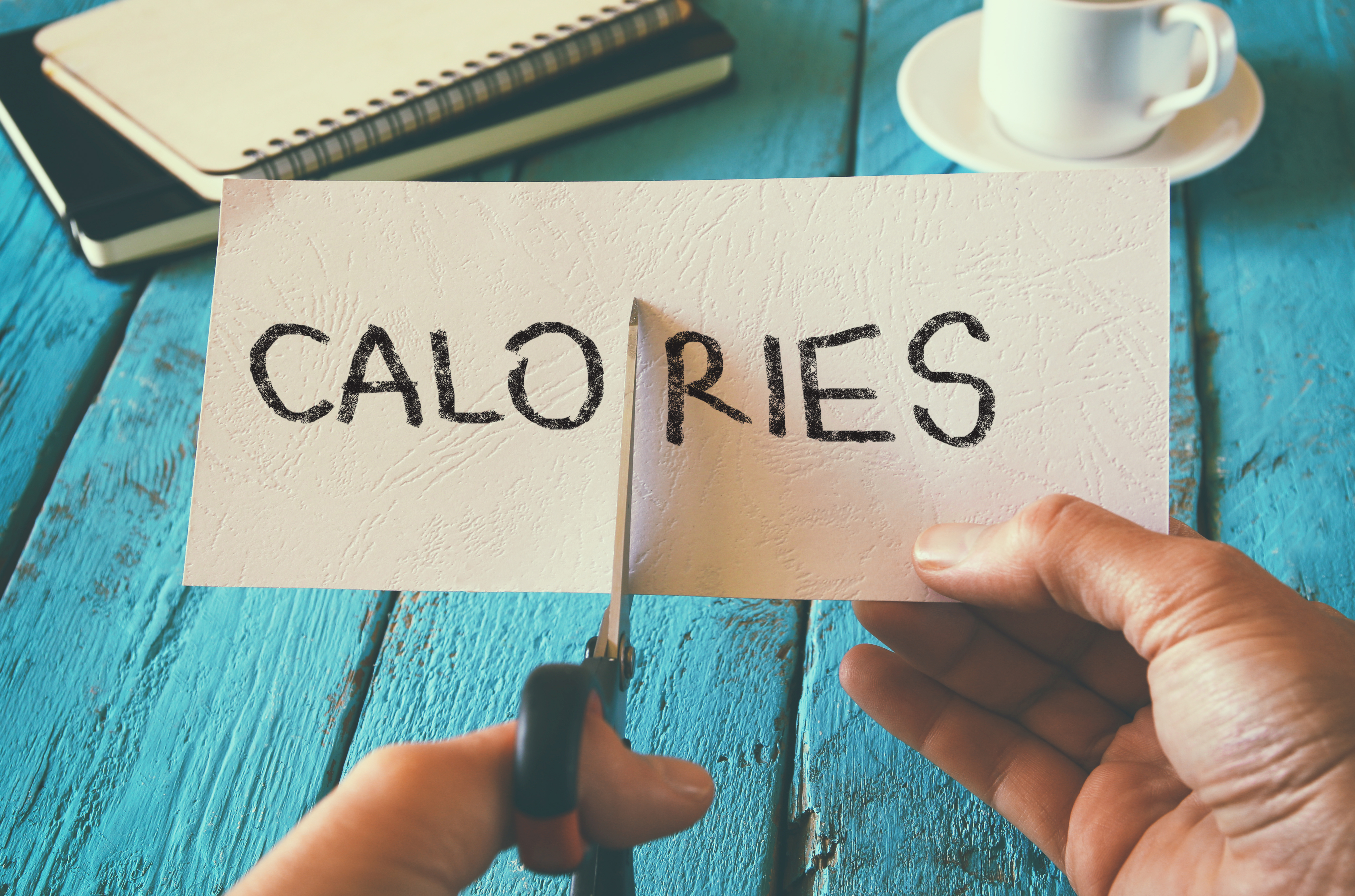Compter ses calories quotidiennes est non seulement un casse-tête, mais cela pourrait aussi être contre-productif. © Tomertu, Adobe Stock