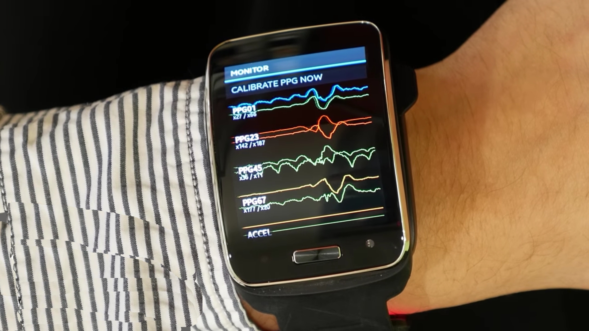 Les scientifiques ont testé ce dispositif sur des participants portant une montre Samsung Simband, capable de recueillir des ondes physiologiques à haute résolution. © Courtesy of Samsung, Simbad