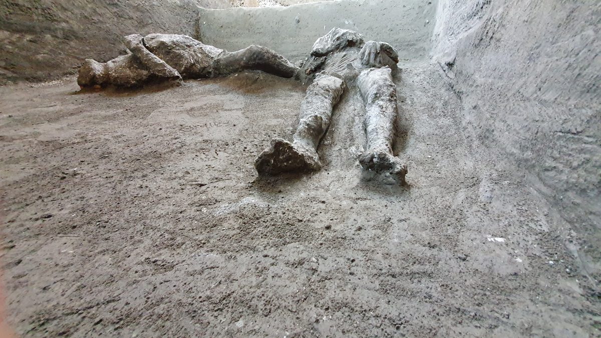 Les corps des deux hommes découvertes sur la rue Civita Giuliana. © Parc archéologique de Pompéi