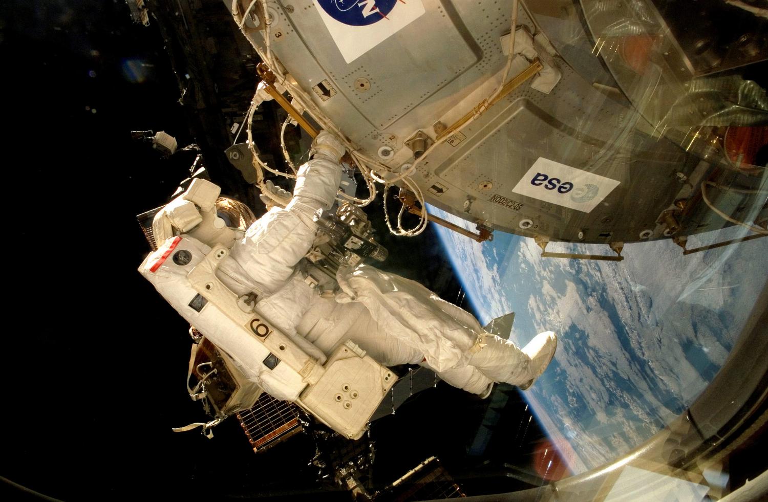 L'environnement martien a été simulé dans la plateforme expérimentale Expose-E de la Station spatiale internationale. Celle-ci fut acheminée jusqu’à l'ISS à bord de la navette Atlantis en 2008 et installée à l’extérieur du module Columbus par l’astronaute belge Frank de Winne. © Esa