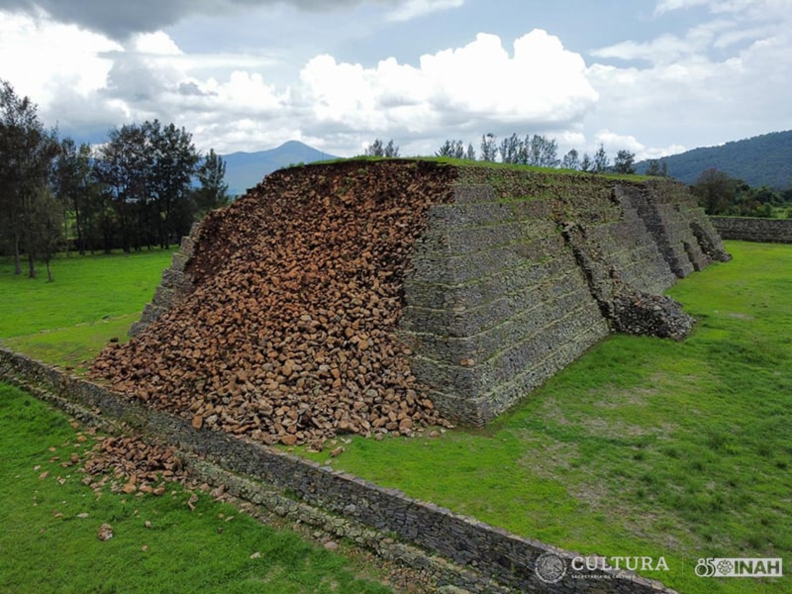 La pyramide d’Ihuatzio s’est effondrée dans la nuit du 29 juillet après de violents orages et de fortes pluies. © Inah