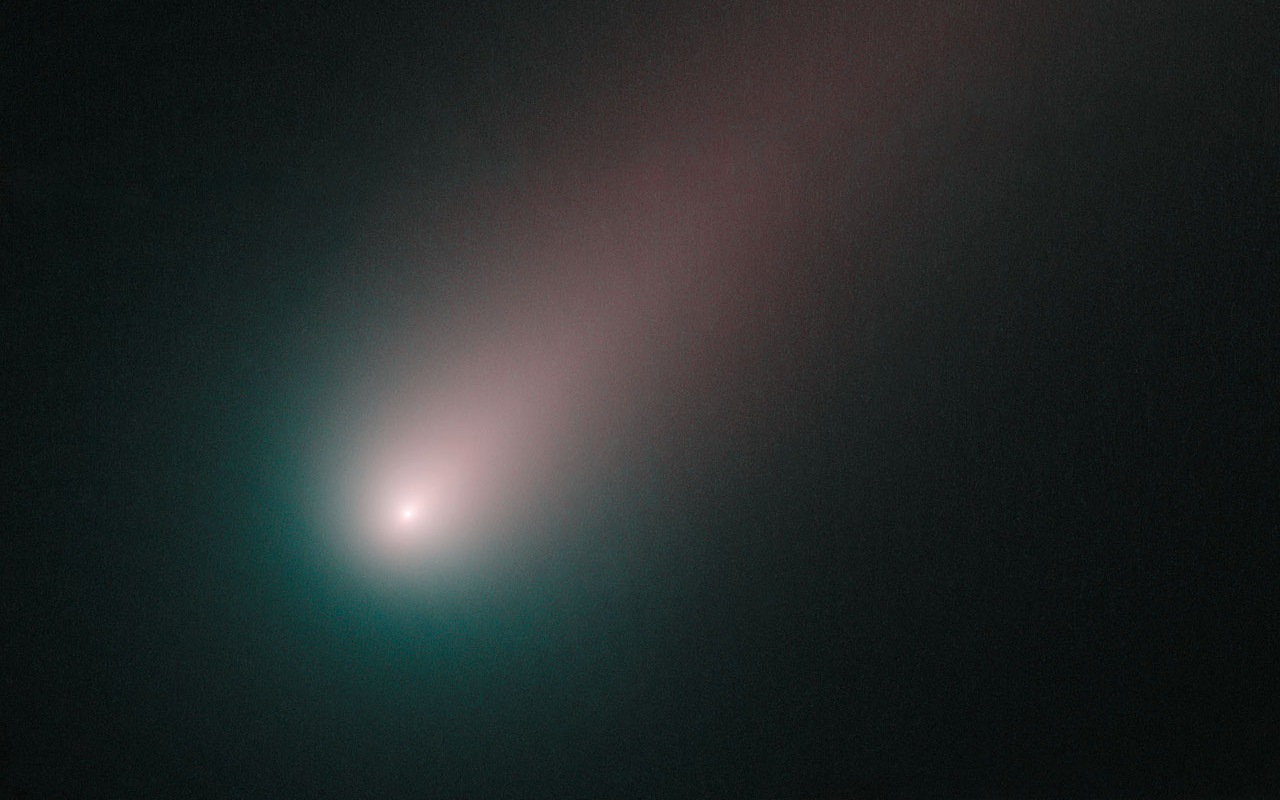 La comète Ison photographiée avec des filtres bleu et rouge par Hubble, le 2 novembre. © Nasa, Esa, Hubble Heritage (STScI, Aura)